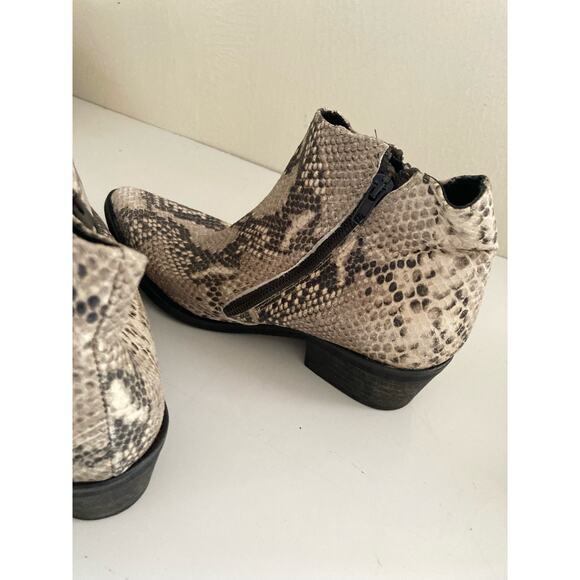 Free People Ankle Boots Snakeskin Side Zip Bock Heel Pointy Toe  Size 7.5 - Picture 5 of 6